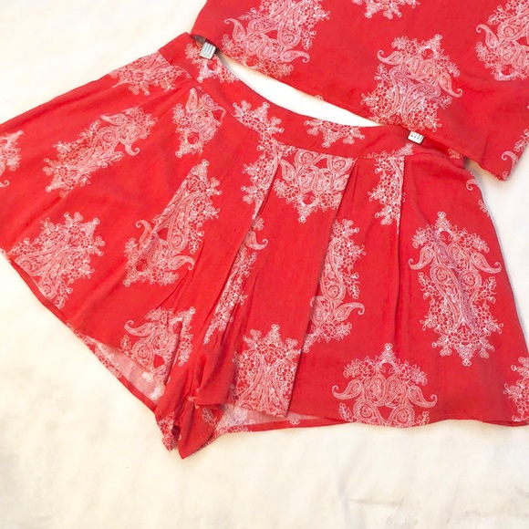 Coral and white two piece outfit - Picture 2 of 6